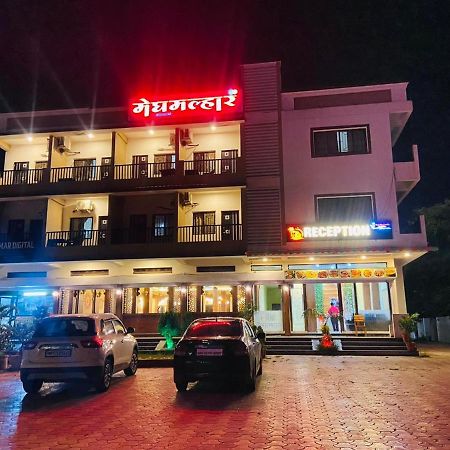 Hotel Meghmalhar Lodging Jejuri Екстер'єр фото