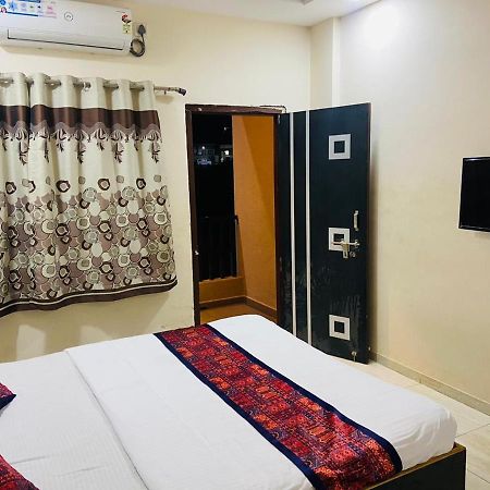 Hotel Meghmalhar Lodging Jejuri Екстер'єр фото