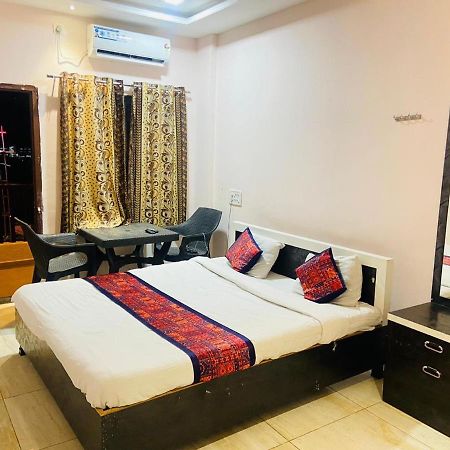 Hotel Meghmalhar Lodging Jejuri Екстер'єр фото