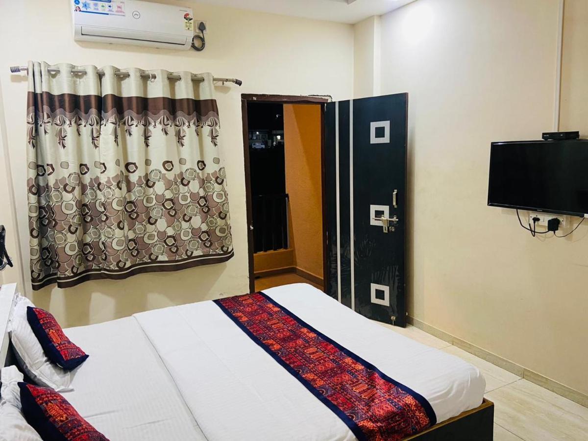 Hotel Meghmalhar Lodging Jejuri Екстер'єр фото