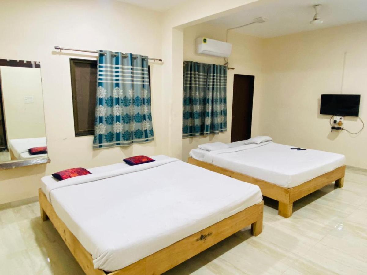 Hotel Meghmalhar Lodging Jejuri Екстер'єр фото