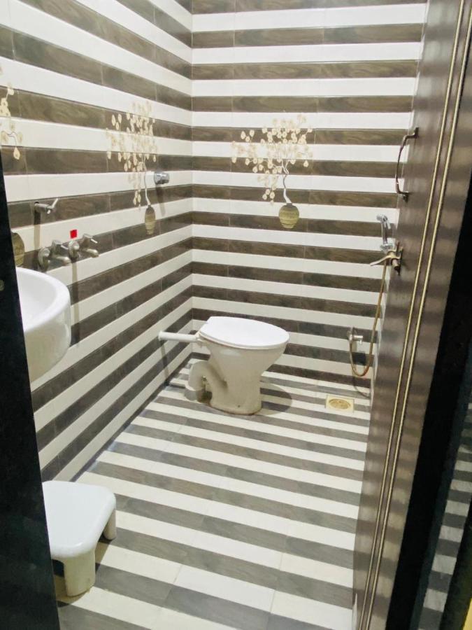 Hotel Meghmalhar Lodging Jejuri Екстер'єр фото