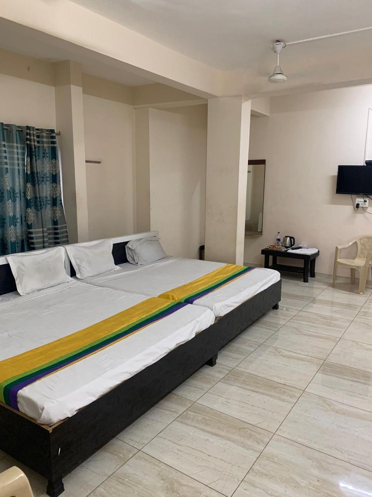 Hotel Meghmalhar Lodging Jejuri Екстер'єр фото