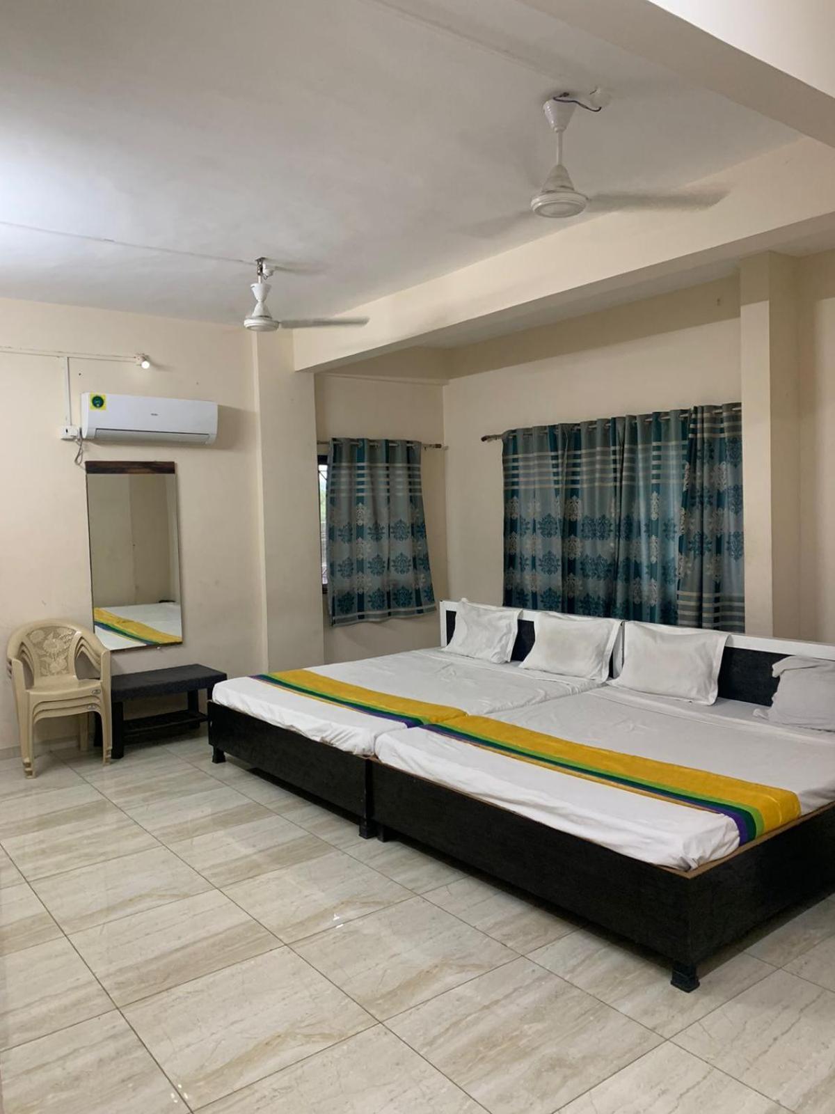 Hotel Meghmalhar Lodging Jejuri Екстер'єр фото